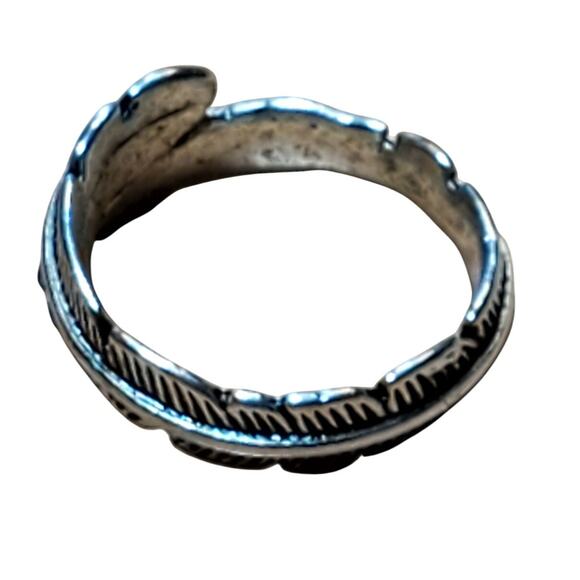 Silver Tone Feather Wrap Ring Sz 6 Unsigned - Picture 3 of 6